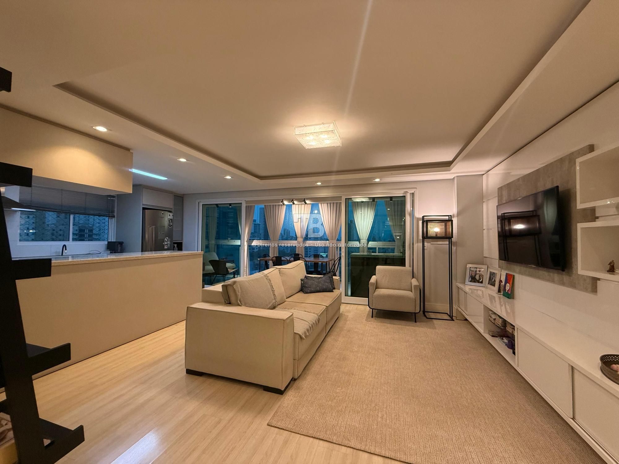 Apartamento Semimobiliado com 3 dormitórios