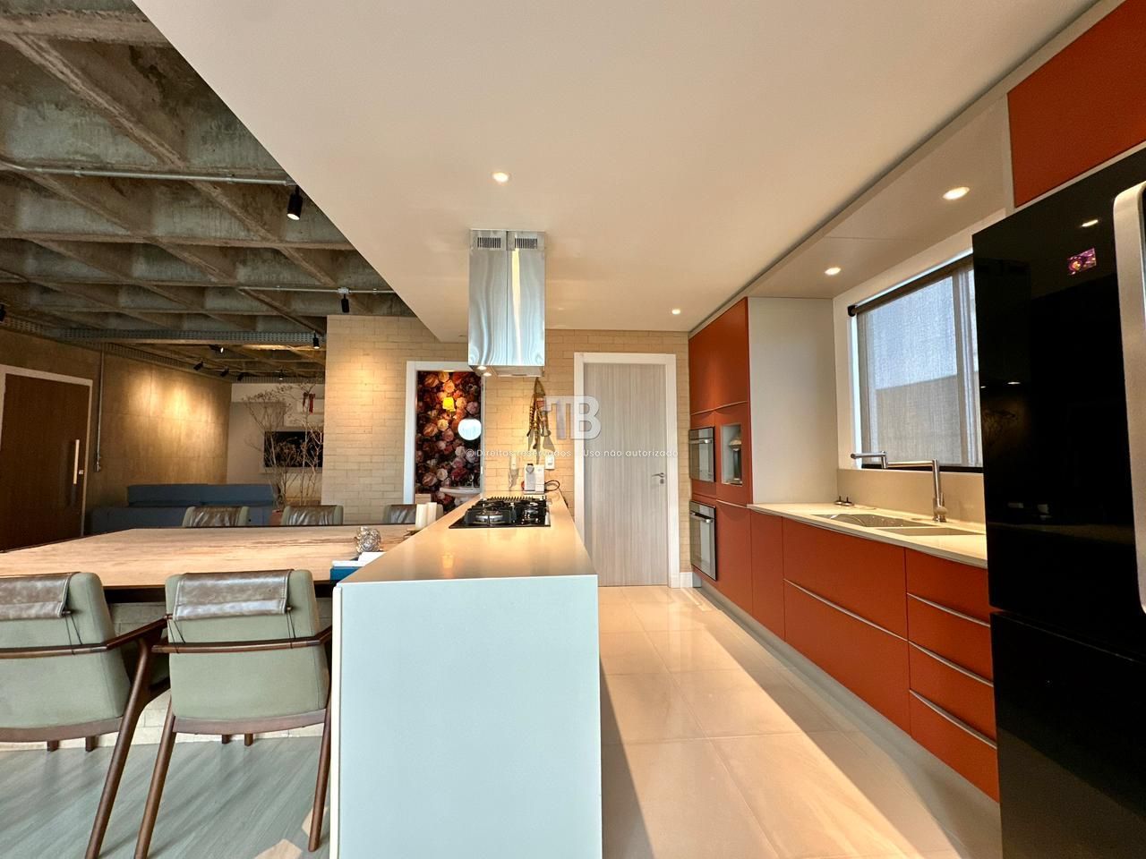 Apartamento Semimobiliado à Venda