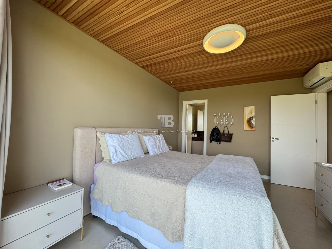 Casa Semimobiliada em Condomínio Fechado