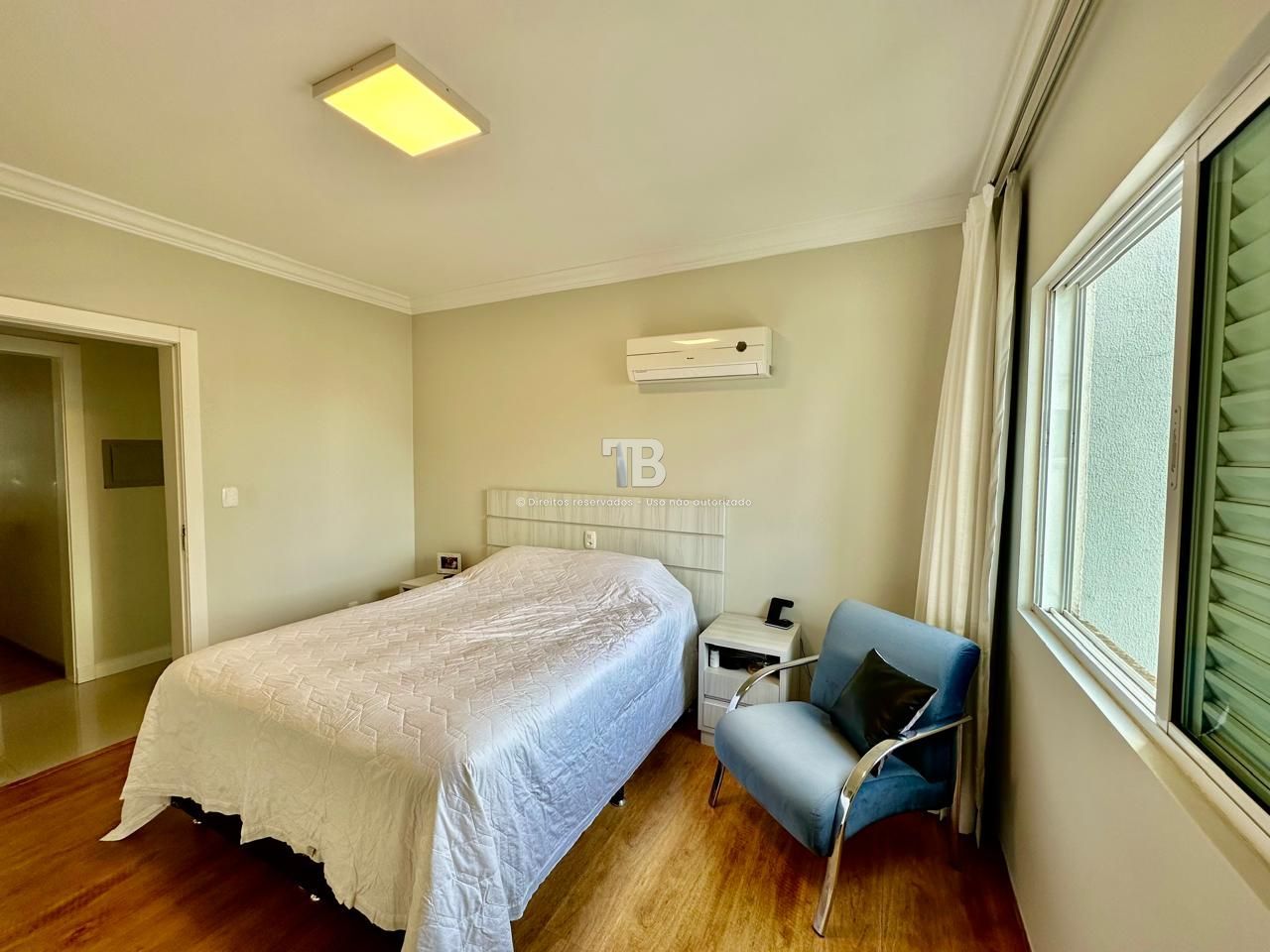 Apartamento Semimobiliado com 3 suítes