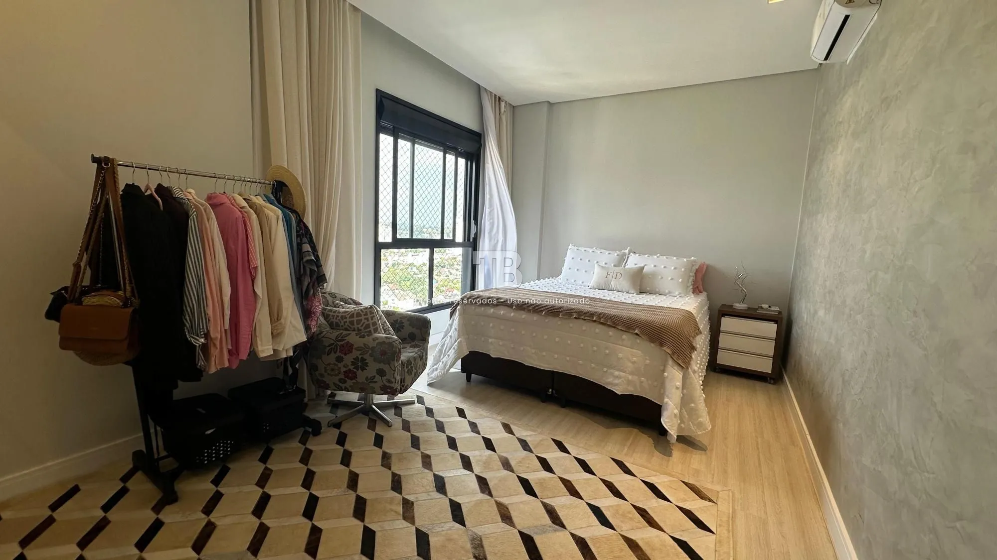 Apartamento Semimobiliado em ótima localização