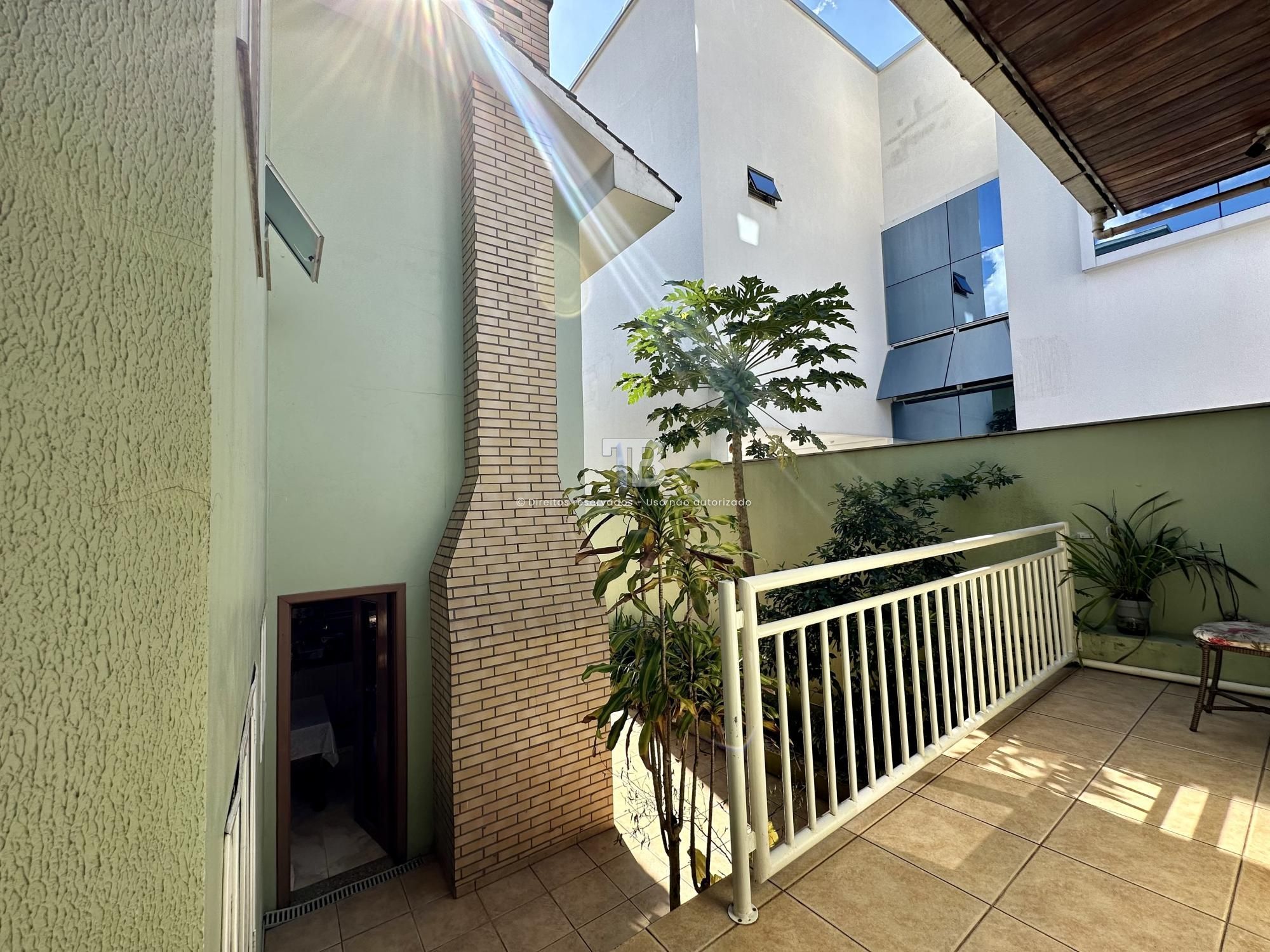 Casa com 4 Quartos - Jardim Itália