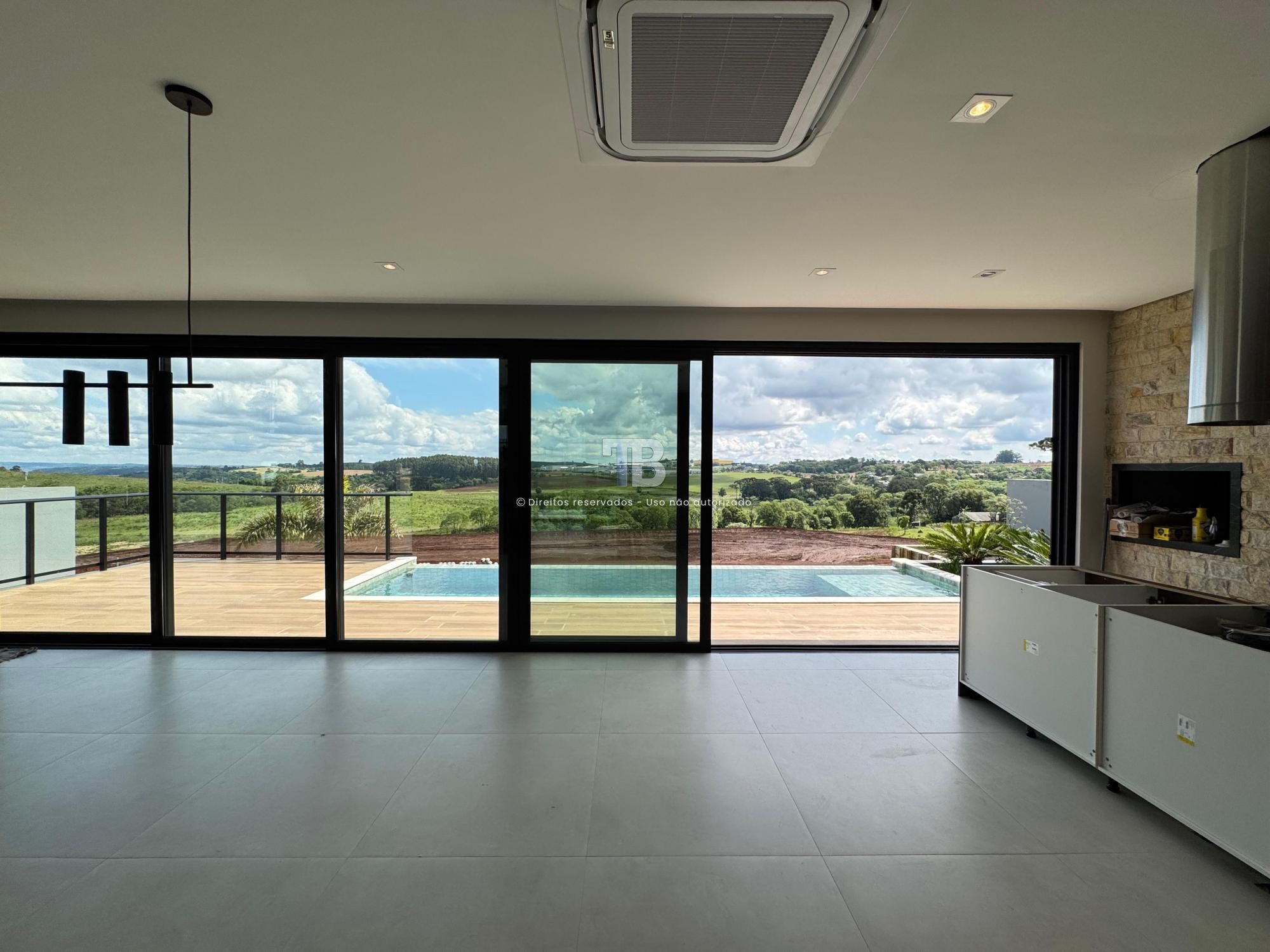 Casa em Condomínio Fechado