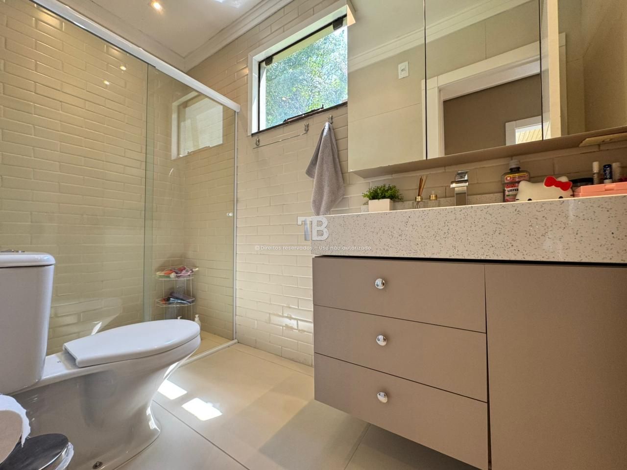 Casa Semimobiliada em Condomínio Fechado