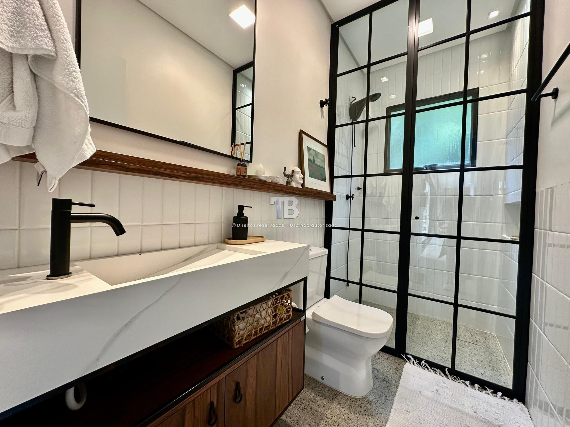 Casa térrea em condomínio fechado