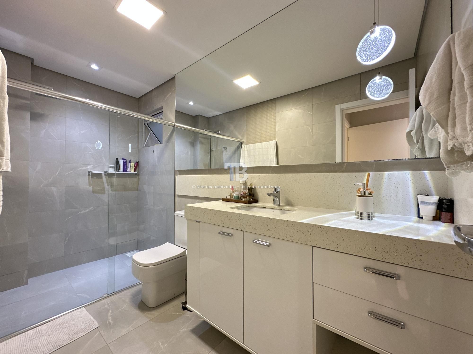 Apartamento três suítes