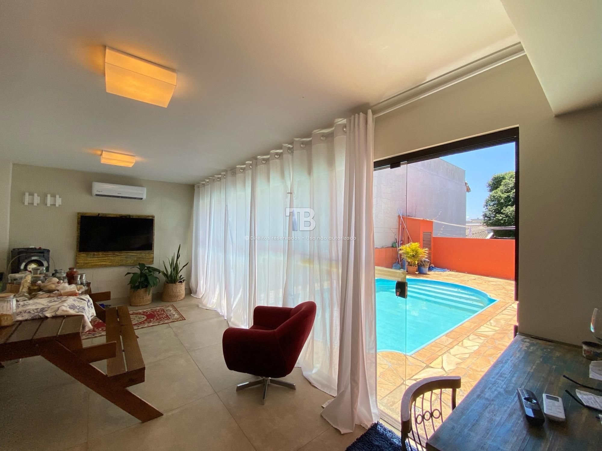 Casa Semimobiliada com Piscina