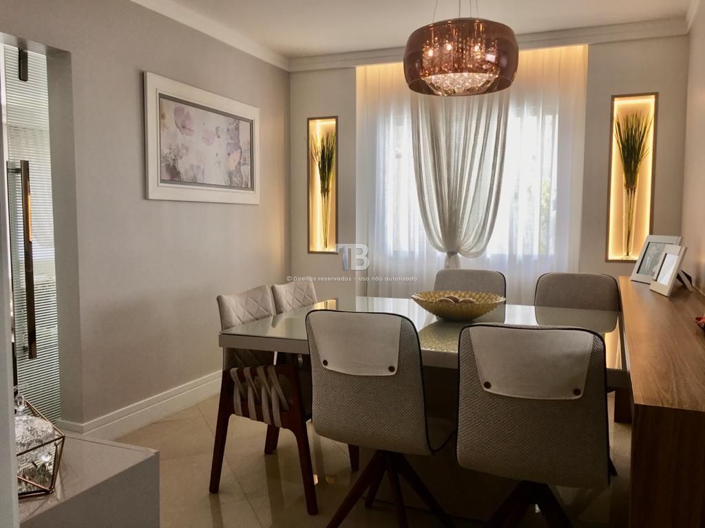 Casa semimobiliada com 3 suítes