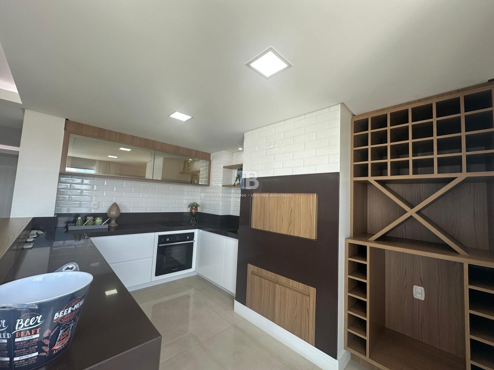 Apartamento de 3 Suítes, Centro