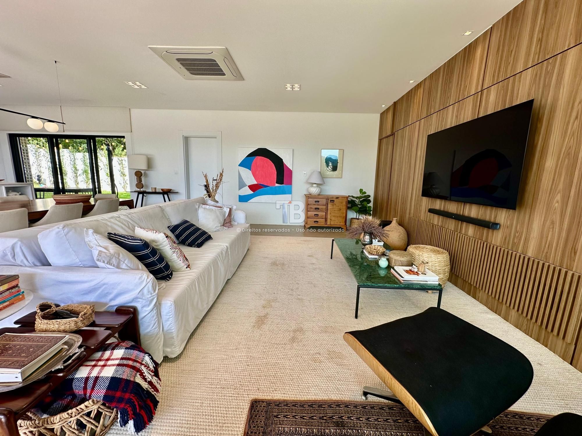 Casa térrea em condomínio fechado