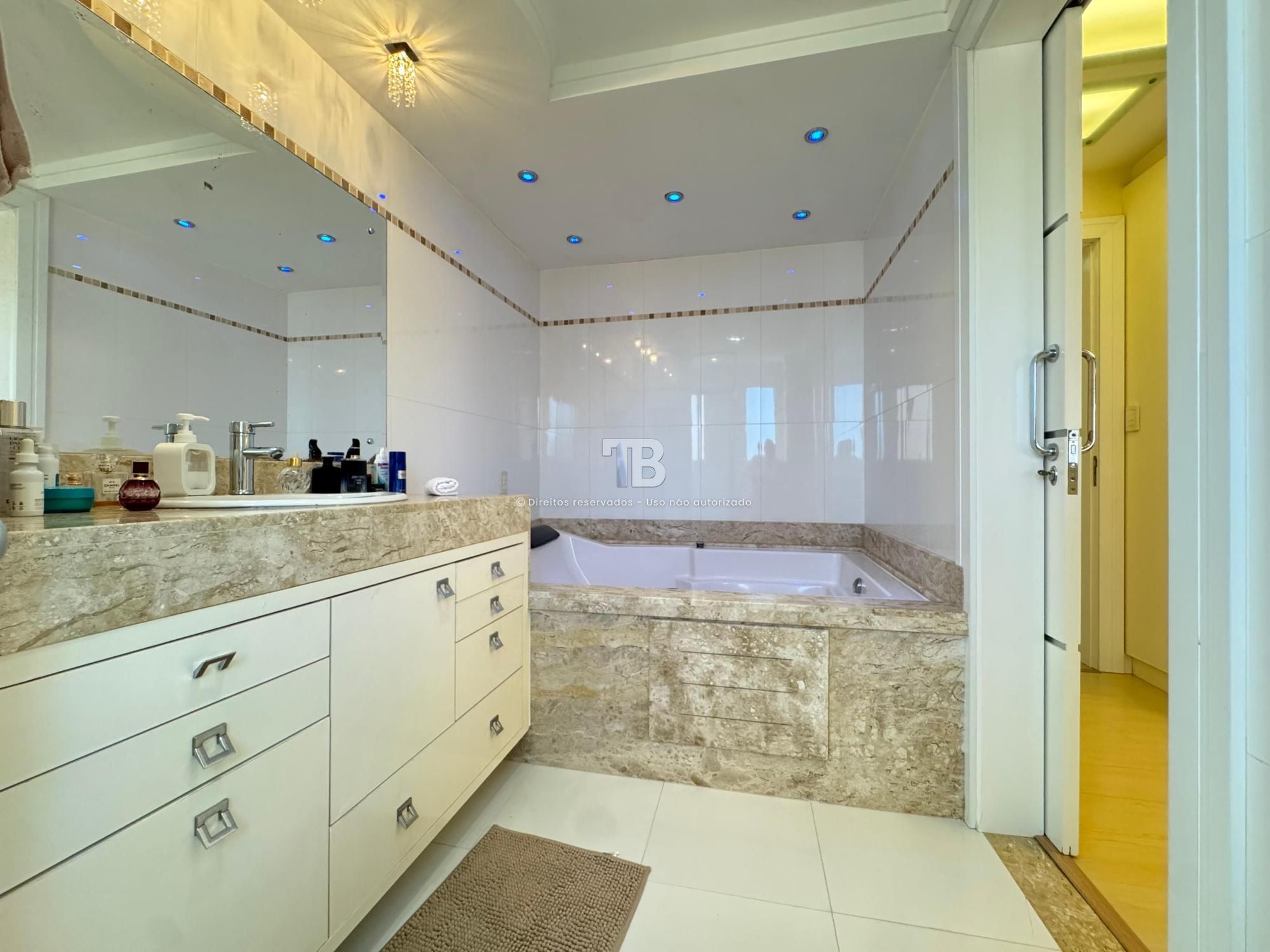 Apartamento com 4 dormitórios