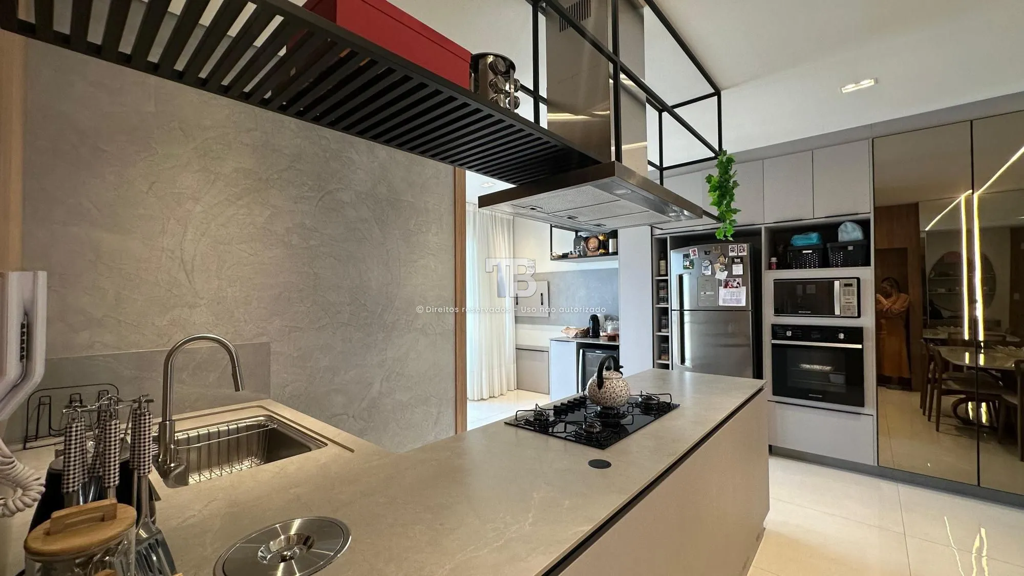 Apartamento Semimobiliado em ótima localização