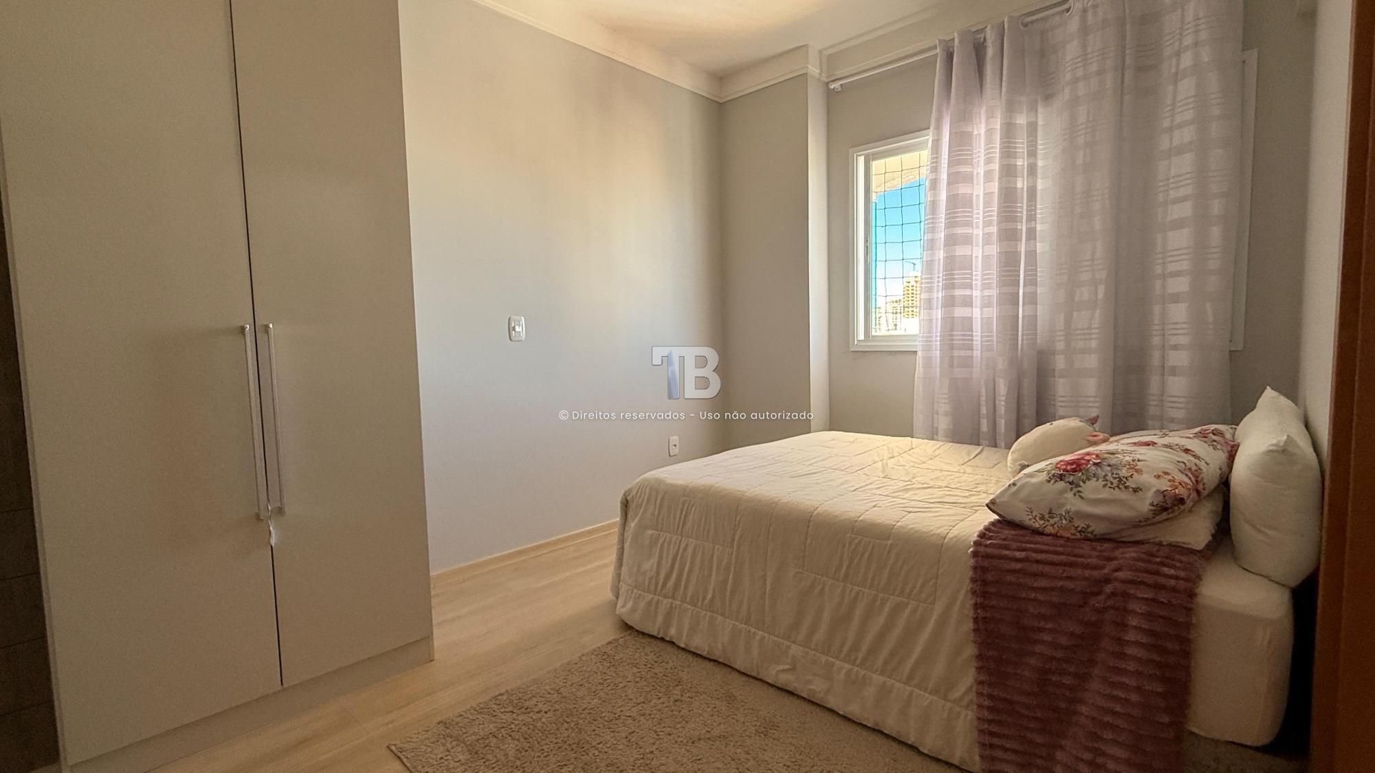 Apartamento Semimobiliado com 4 dormitórios