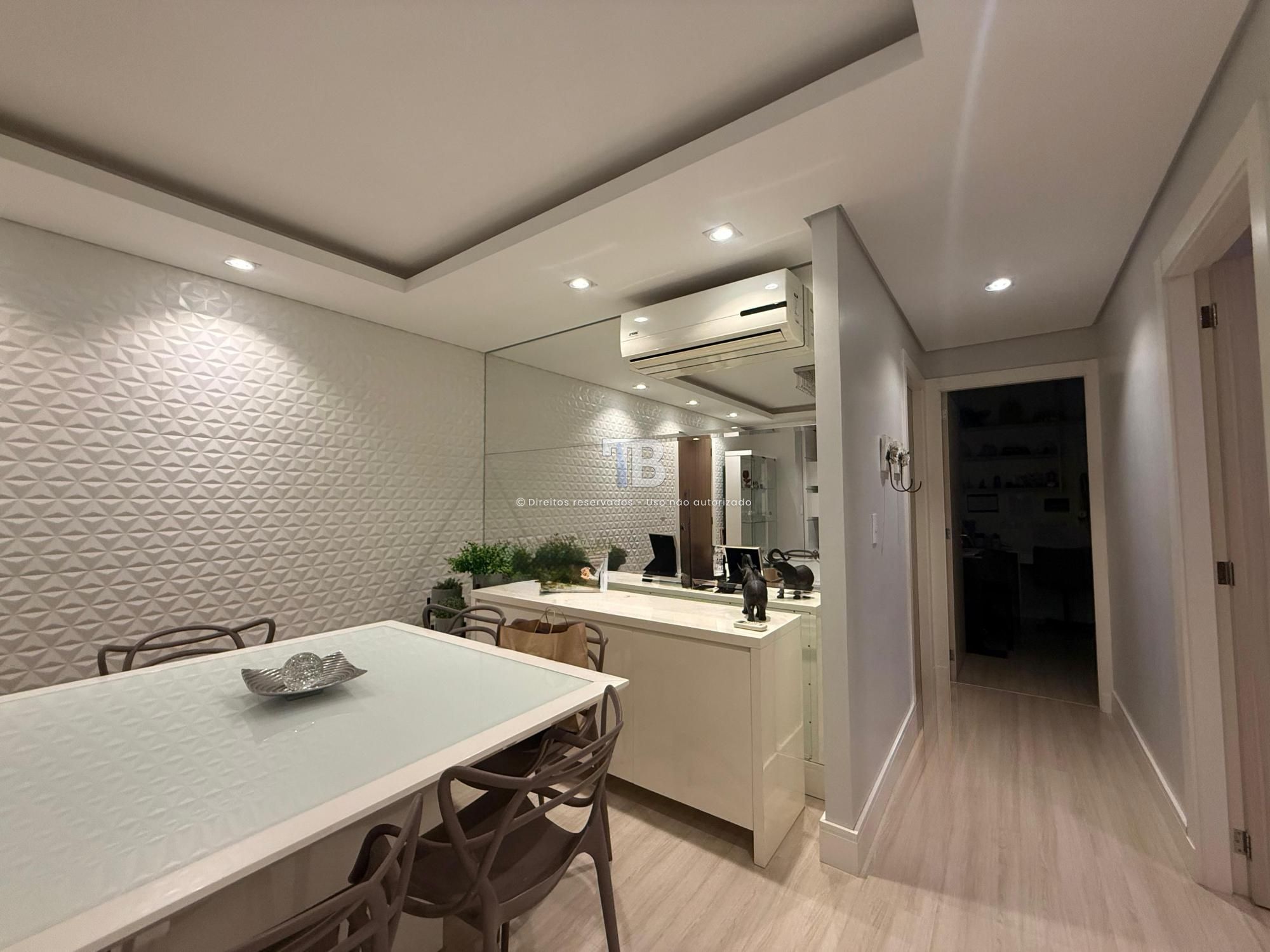 Apartamento Semimobiliado com 3 dormitórios