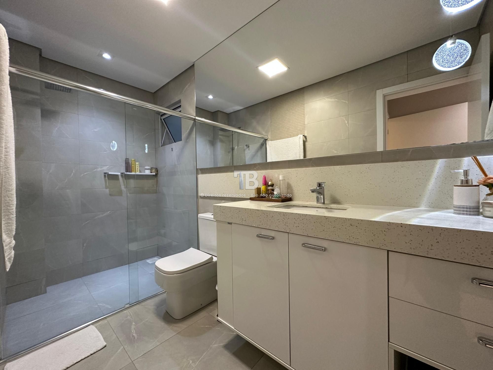 Apartamento três suítes