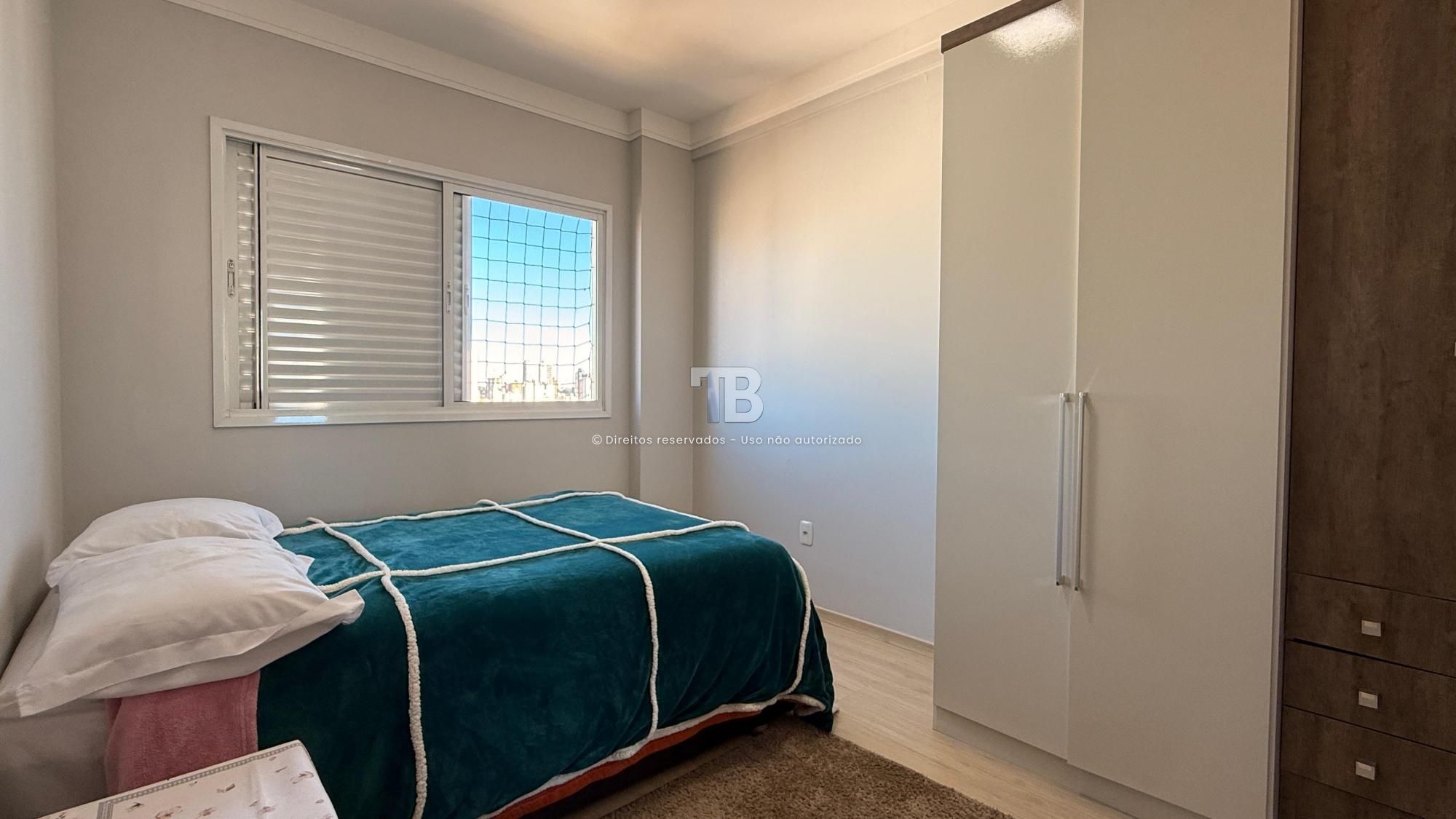 Apartamento Semimobiliado com 4 dormitórios