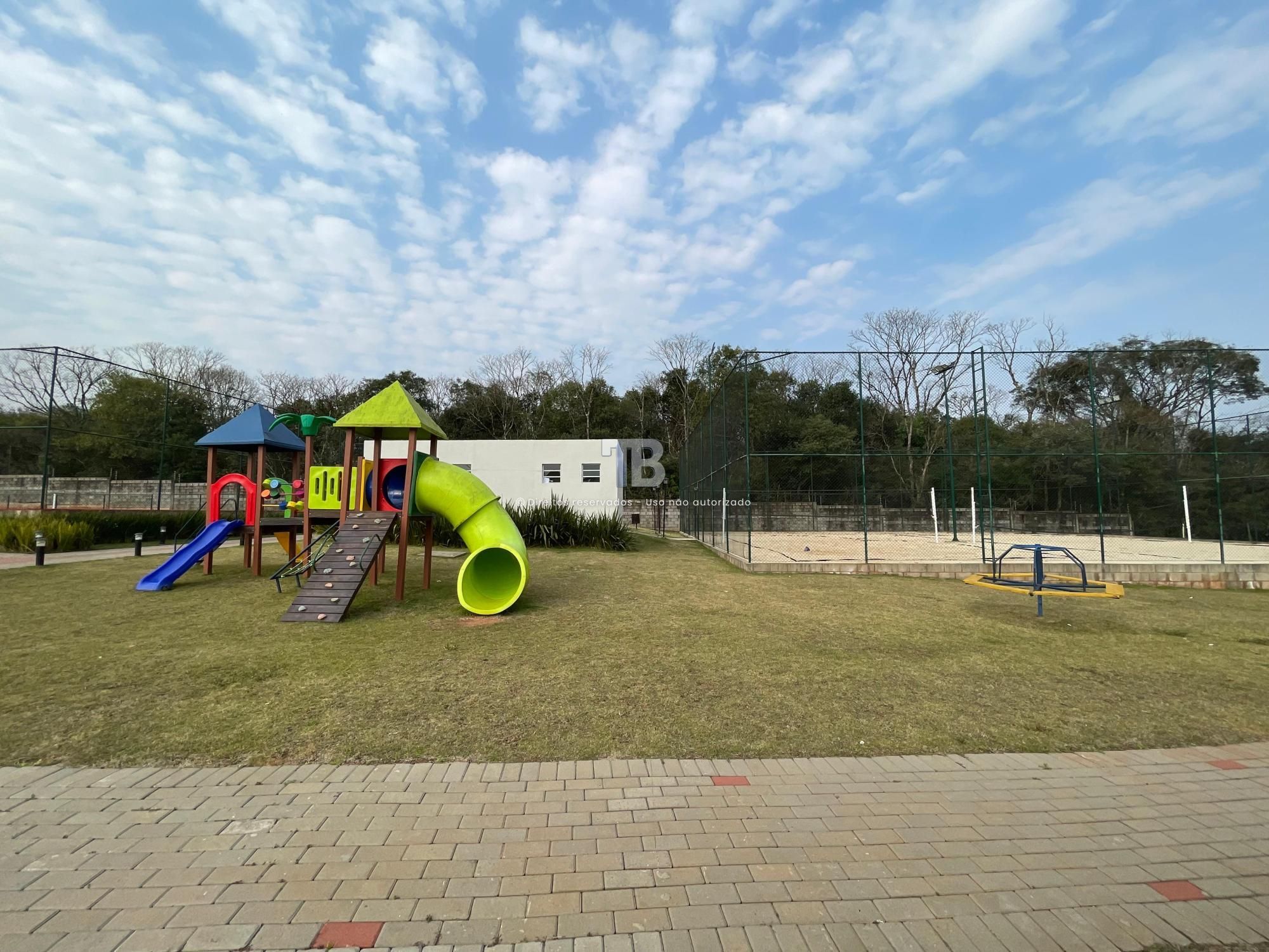 Terreno à Venda em Condomínio Fechado