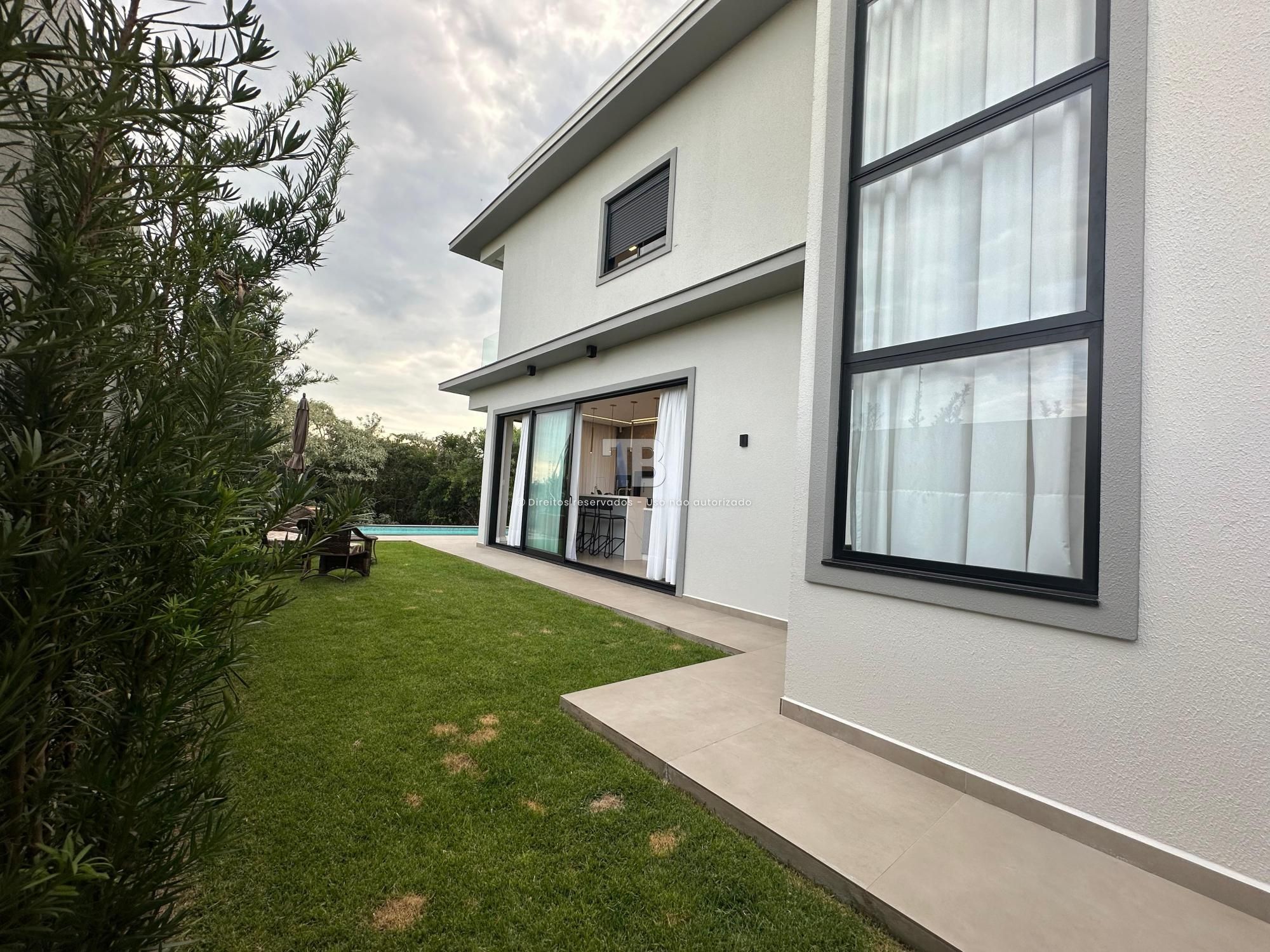 Casa Semimobiliada com Piscina