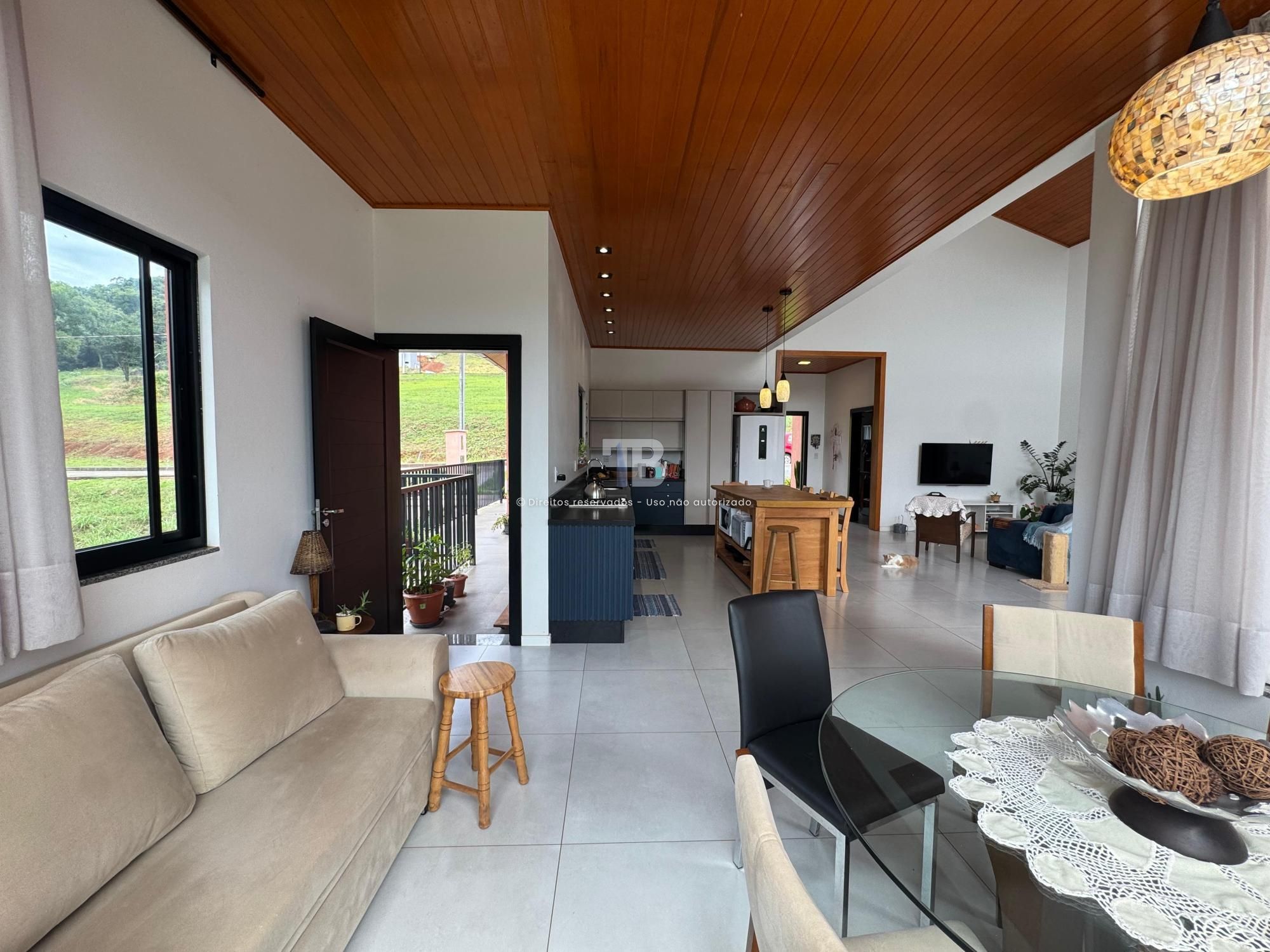 Casa em Condomínio Semimobiliada