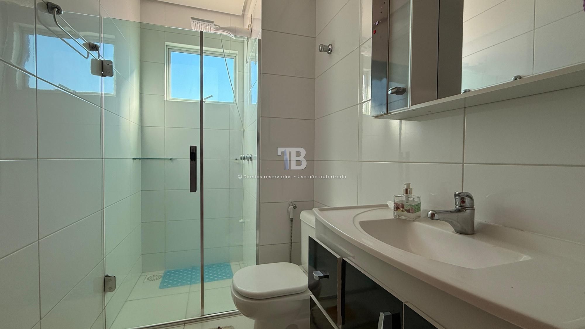 Apartamento Semimobiliado com 4 dormitórios
