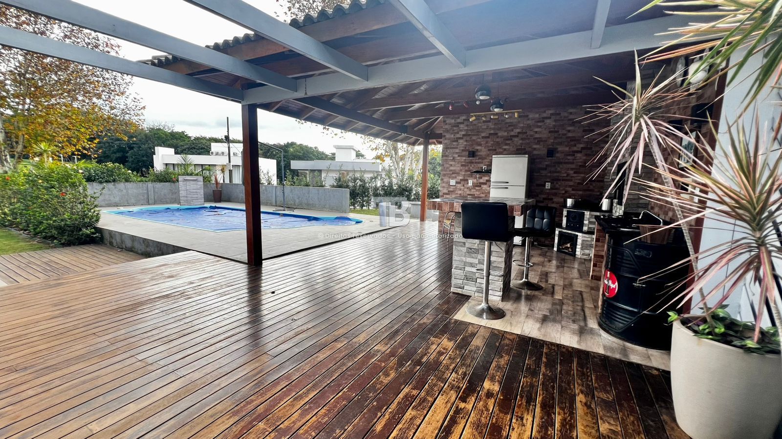 Casa em Condomínio Fechado Semimobiliada
