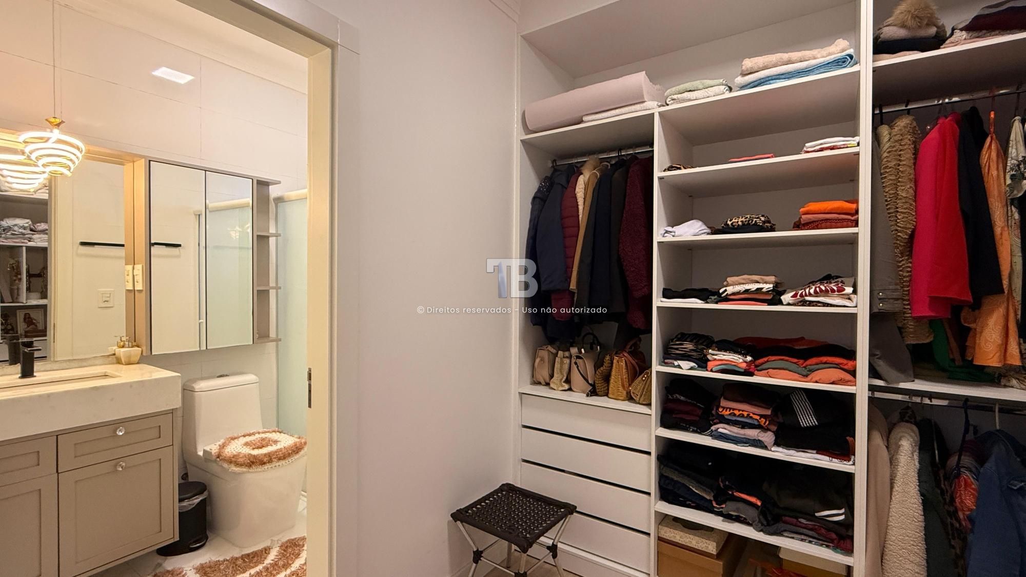 Casa Mobiliada à Venda