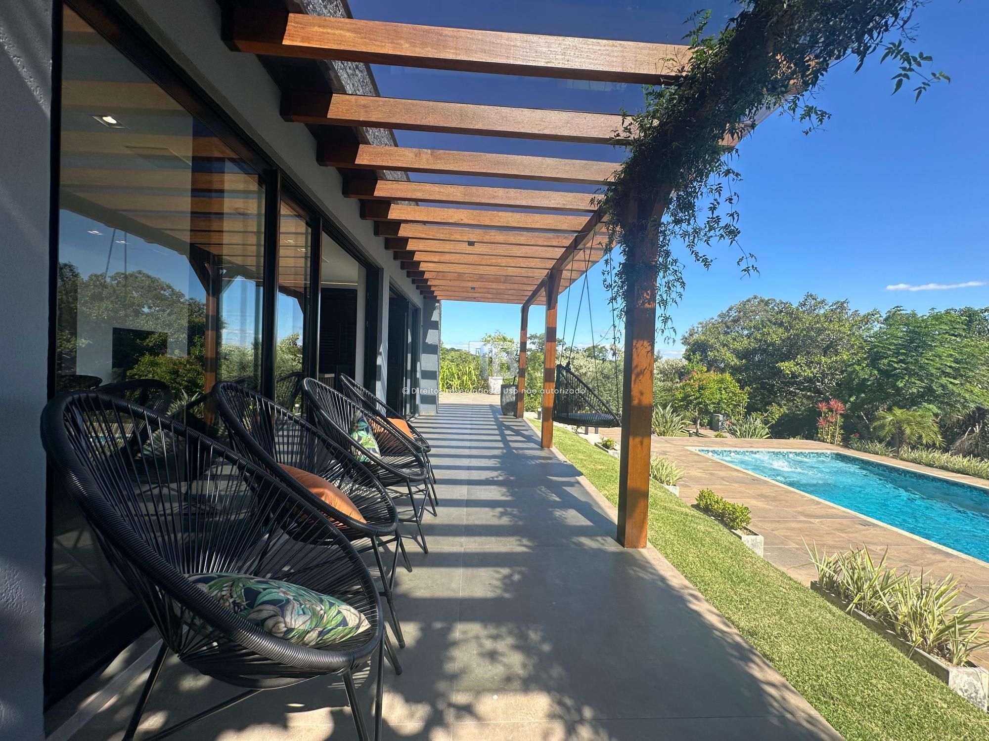 Casa Mobiliada em Condomínio Fechado