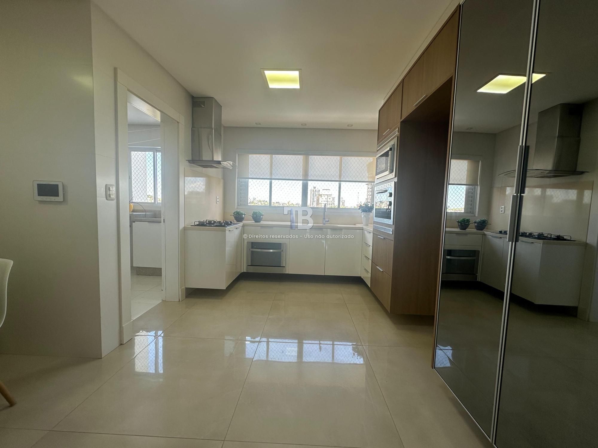 Apartamento de 3 Suítes, Centro