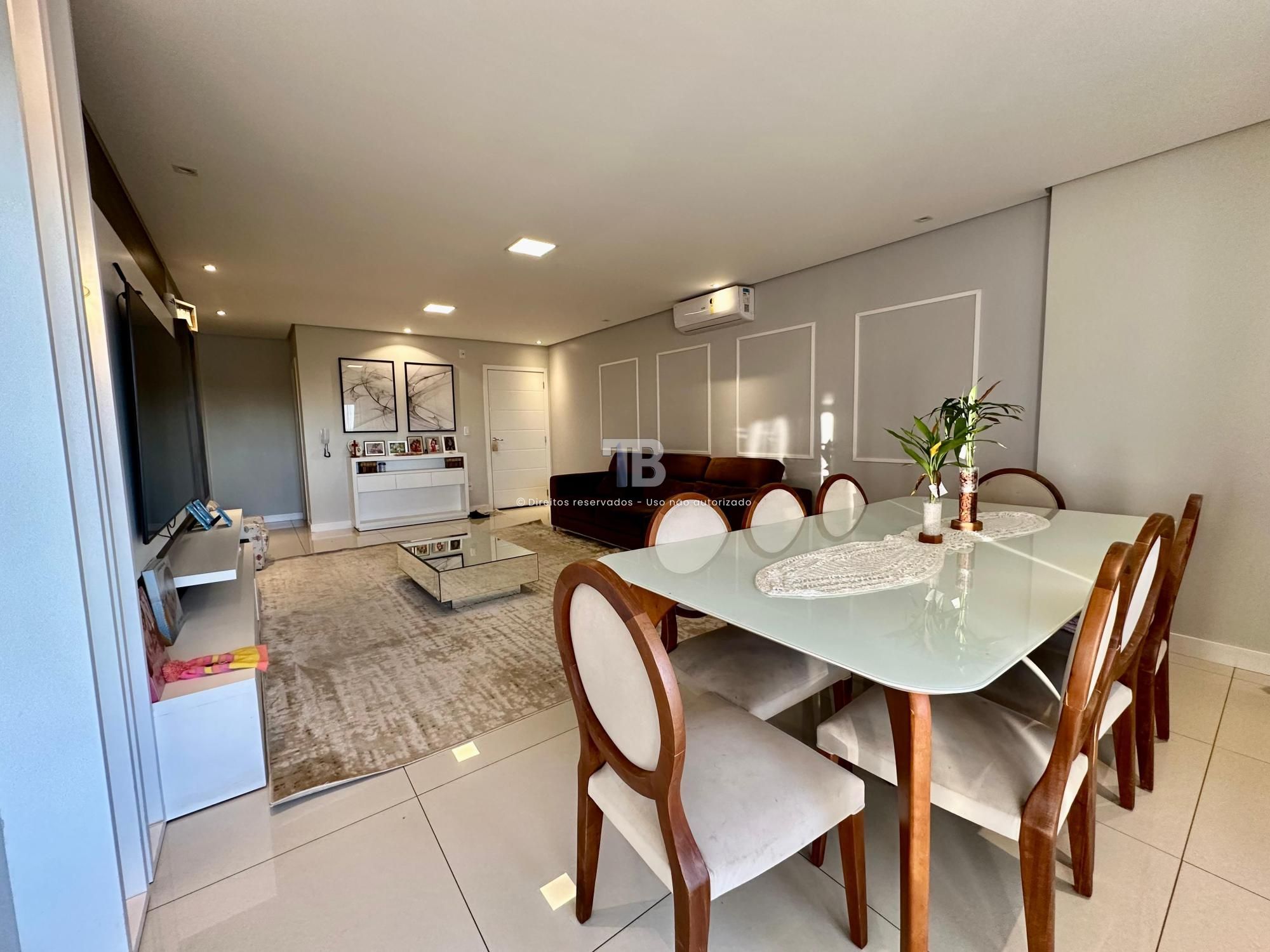 Apartamento Semimobiliado com 3 suítes