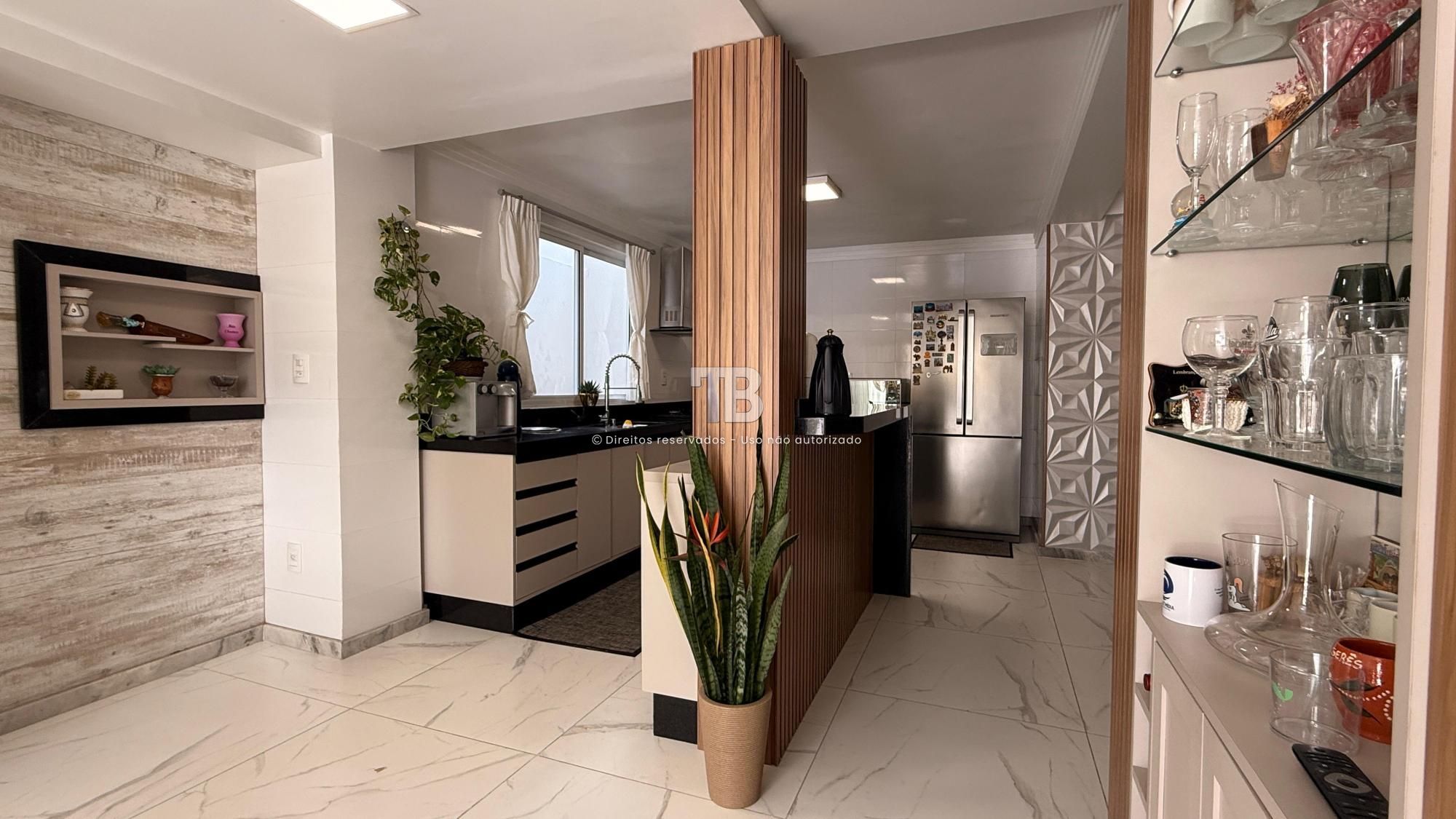 Casa Mobiliada à Venda