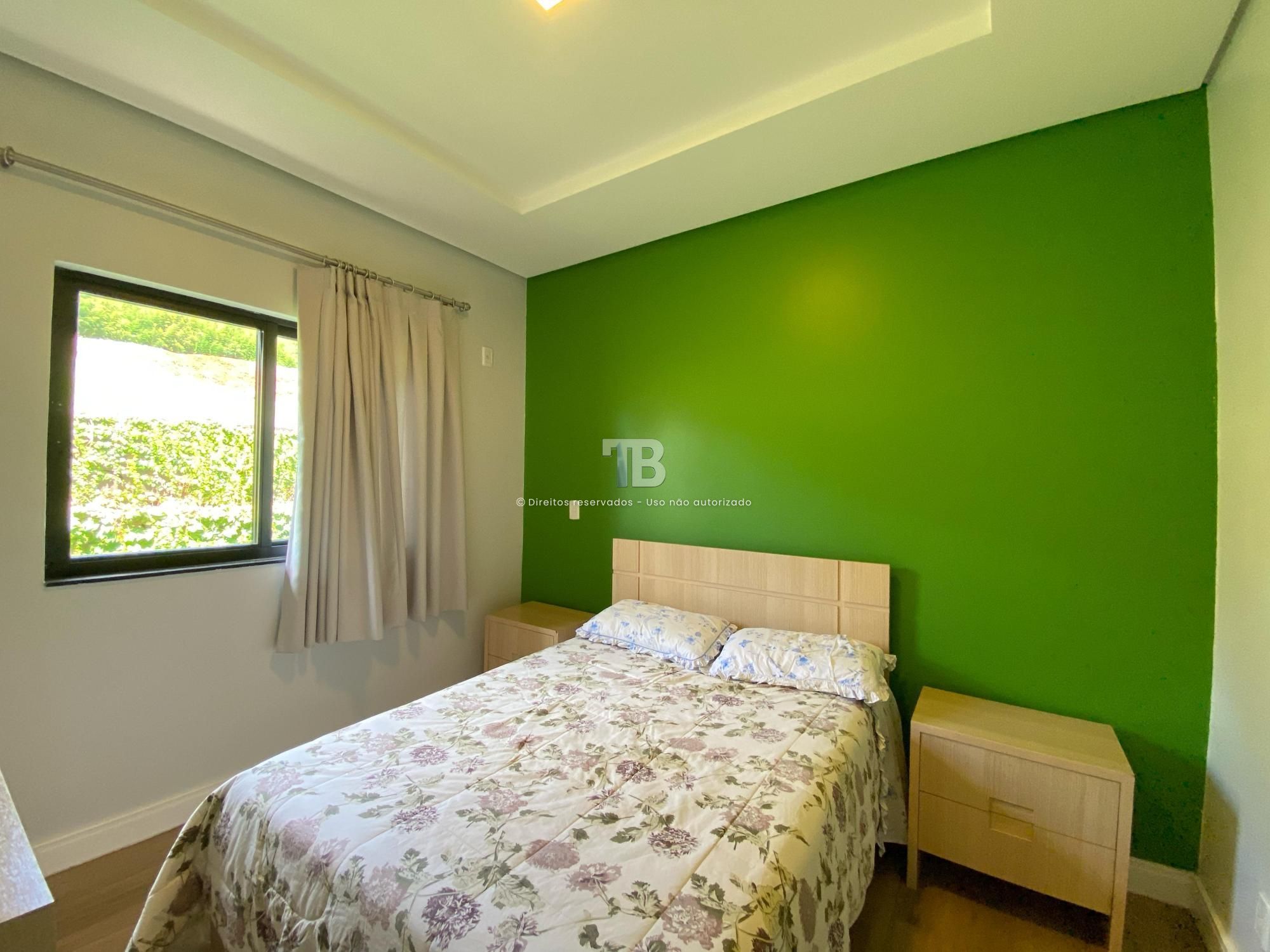 Casa Semimobiliada em condomínio fechado