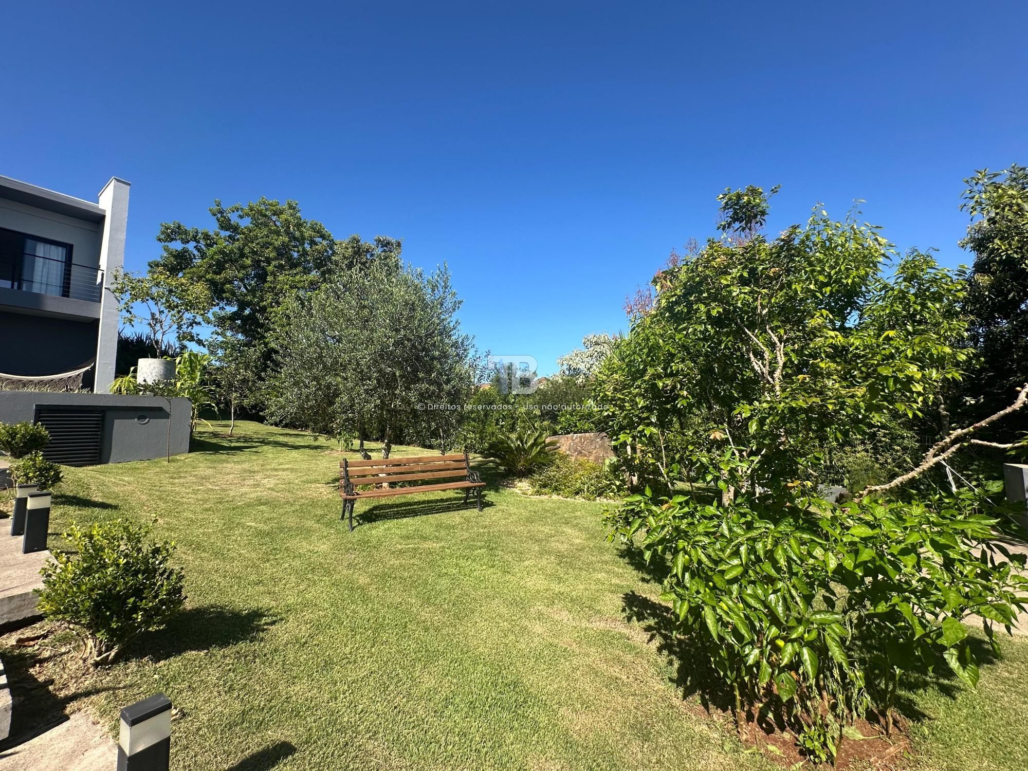 Casa Mobiliada em Condomínio Fechado