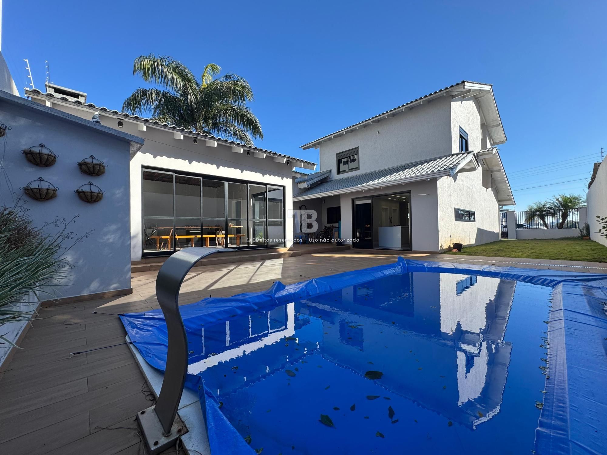 Casa à Venda com piscina