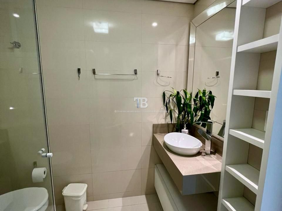 Apartamento Semimobiliado duas suítes
