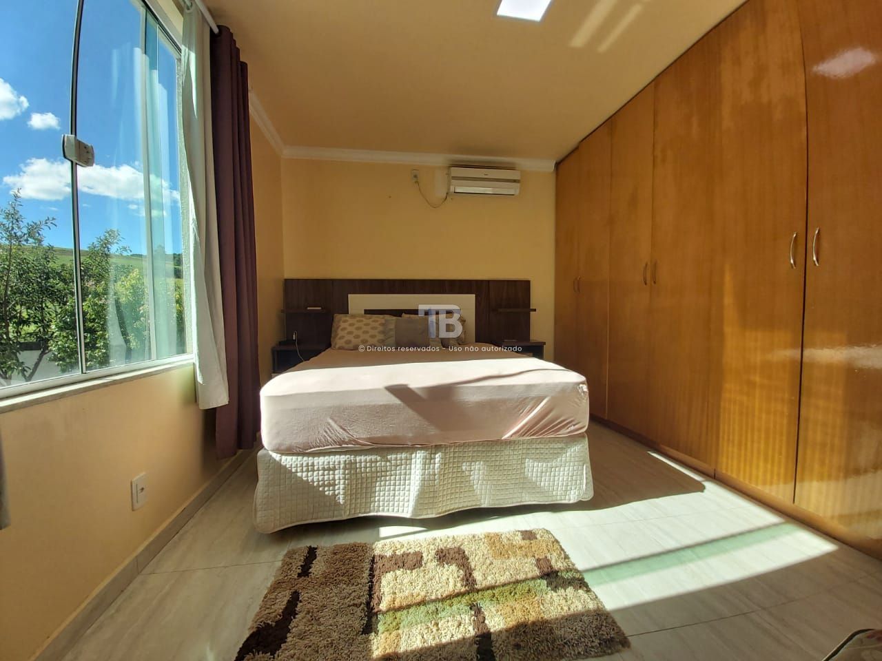 Casa semimobiliada com 4 quartos