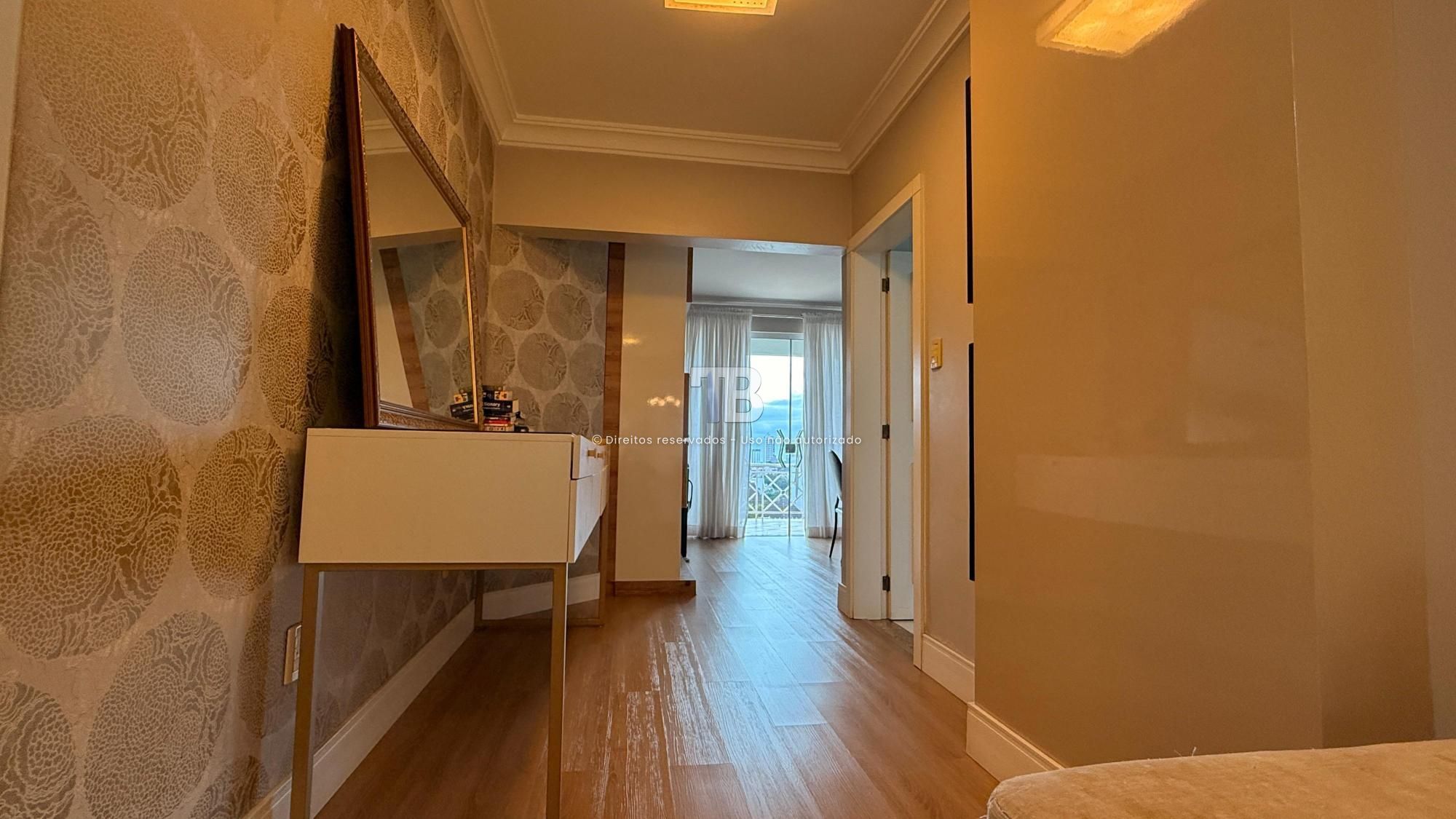 Casa Semimobiliada com quatro dormitórios