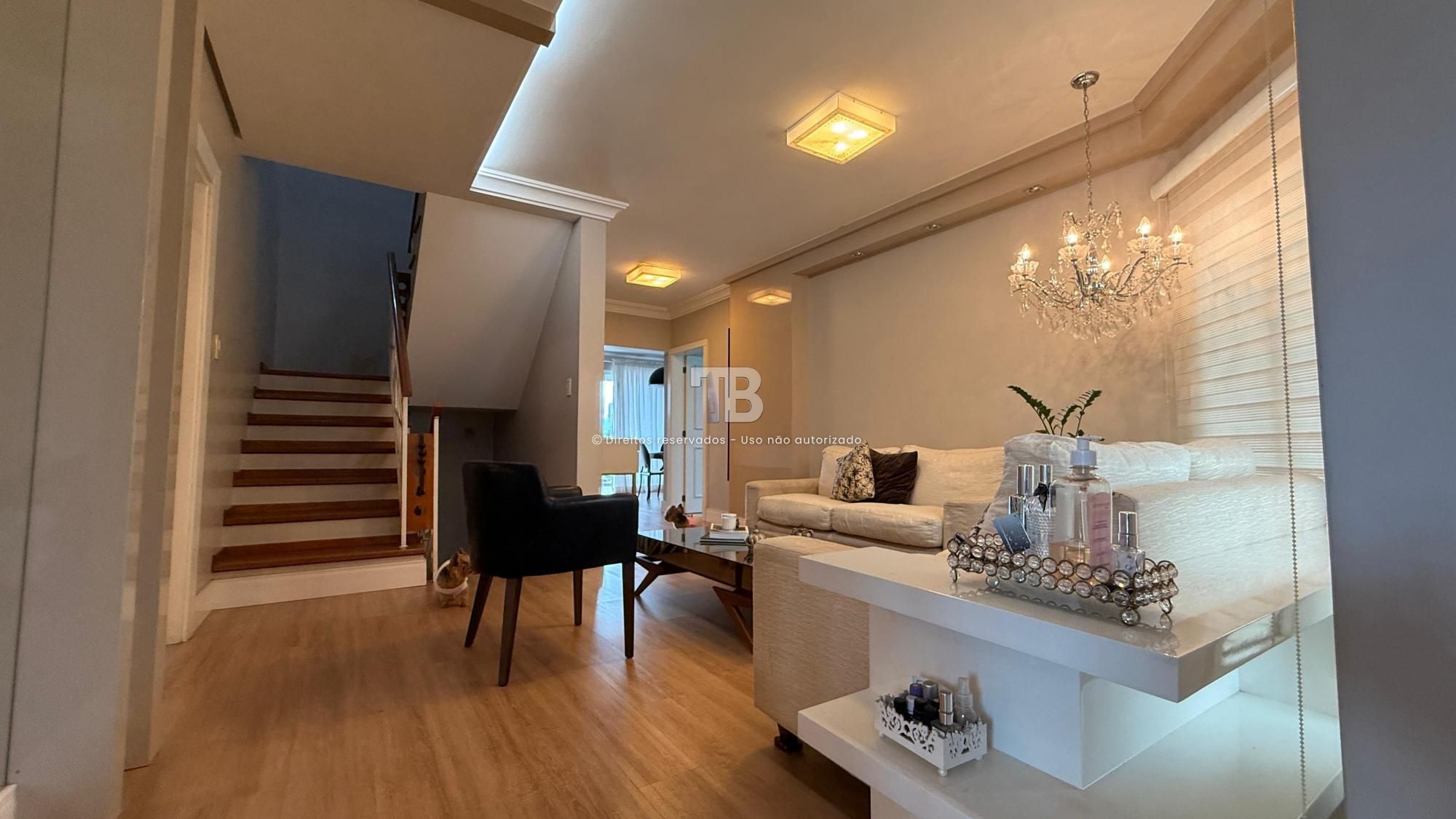 Casa Semimobiliada com quatro dormitórios
