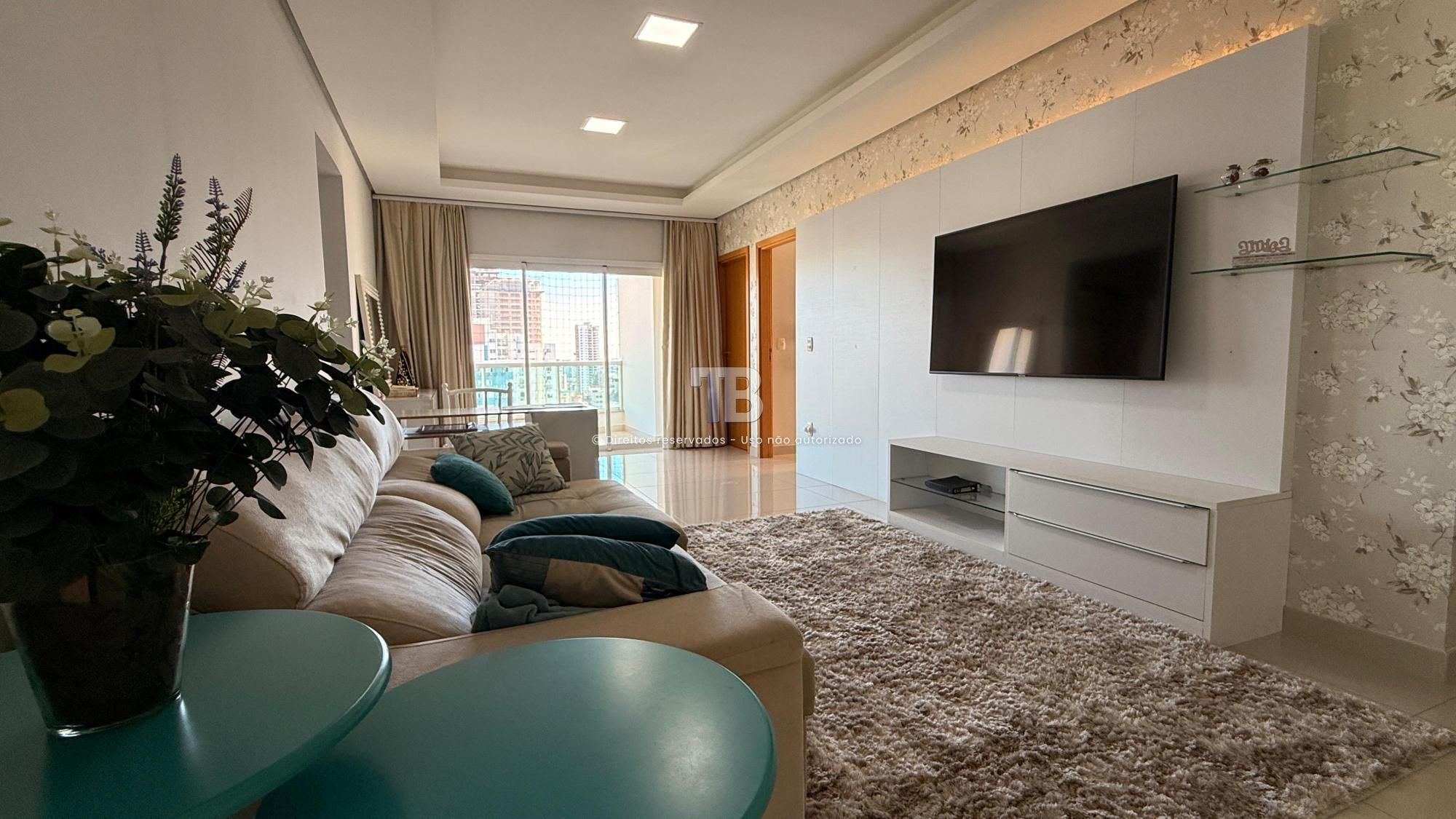 Apartamento Semimobiliado com 4 dormitórios