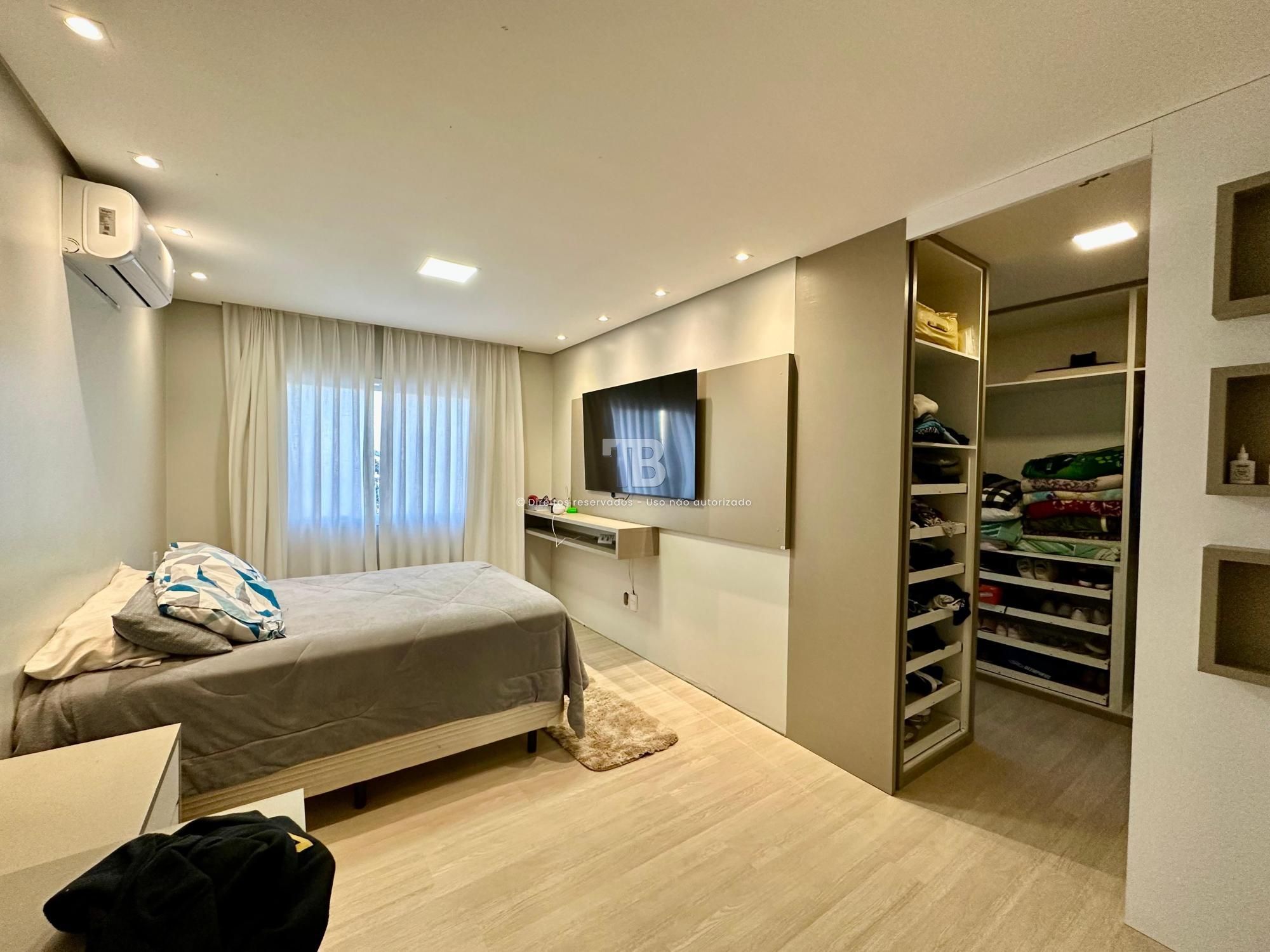 Apartamento Semimobiliado com 3 suítes