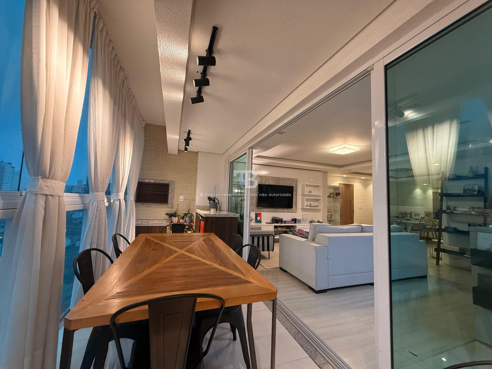 Apartamento Semimobiliado com 3 dormitórios Apartamento Semimobiliado com 3 dormitórios