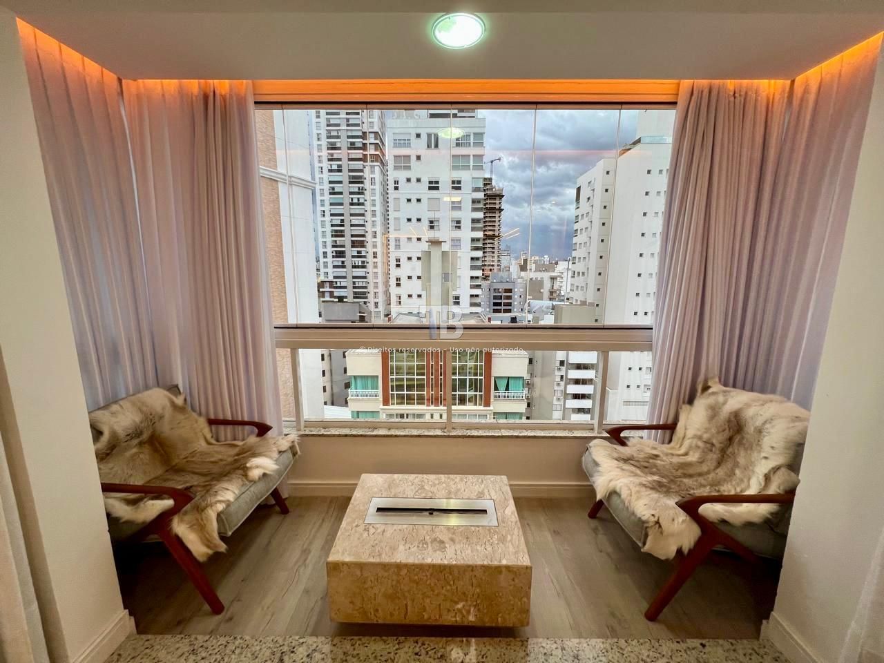 Apartamento Semimobiliado duas suítes