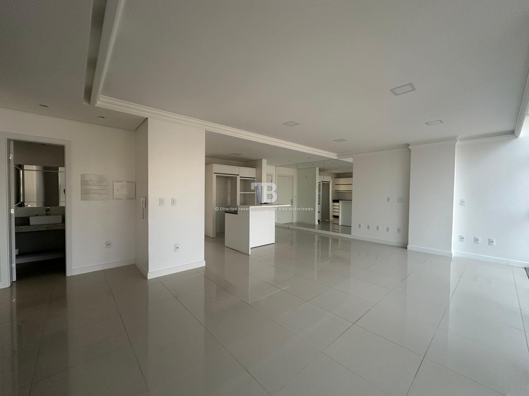 Apartamento Semimobiliado com 3 Suítes