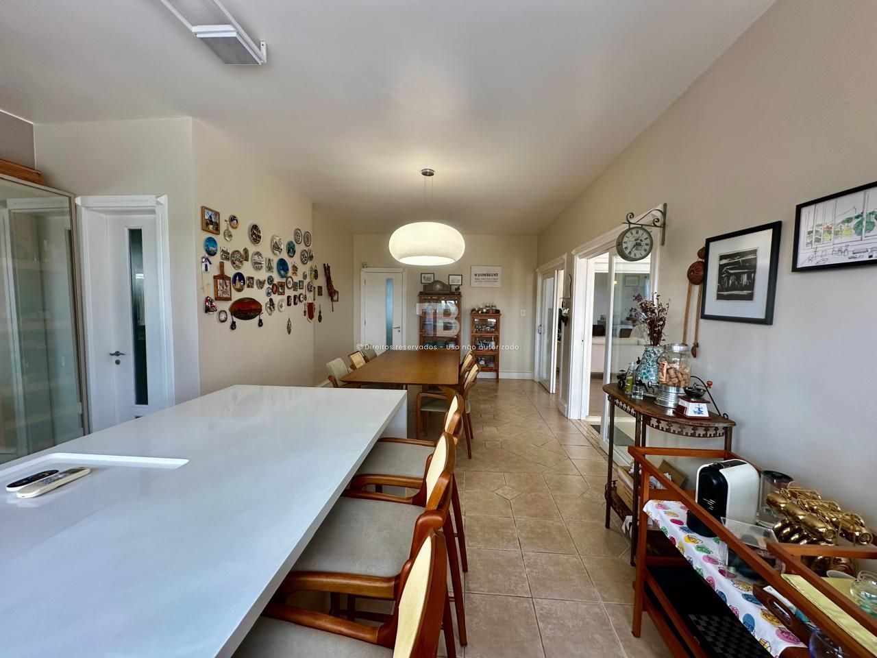 Casa Semimobiliada com 3 Suítes