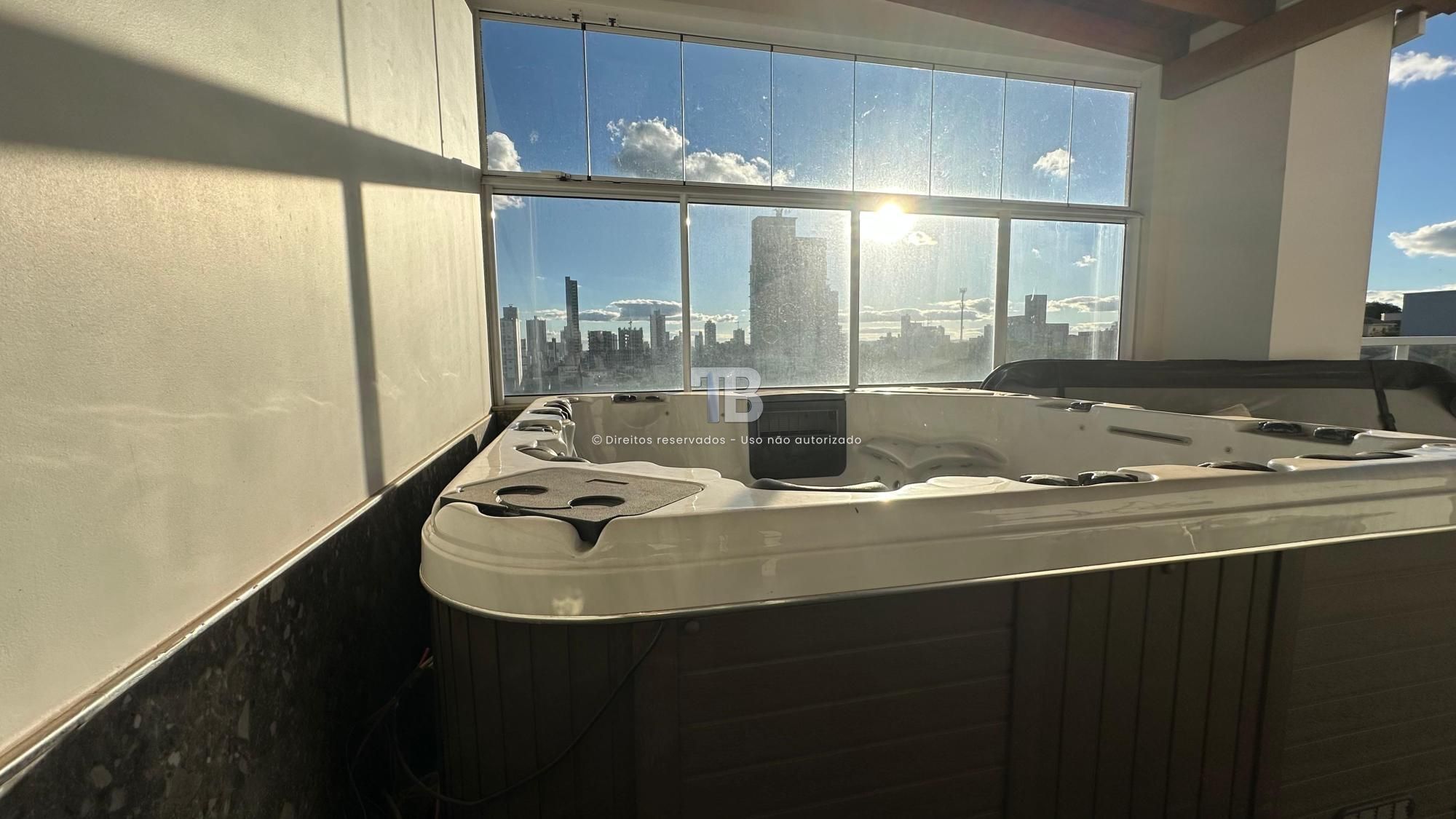 Casa de Alto Padrão Semimobiliada