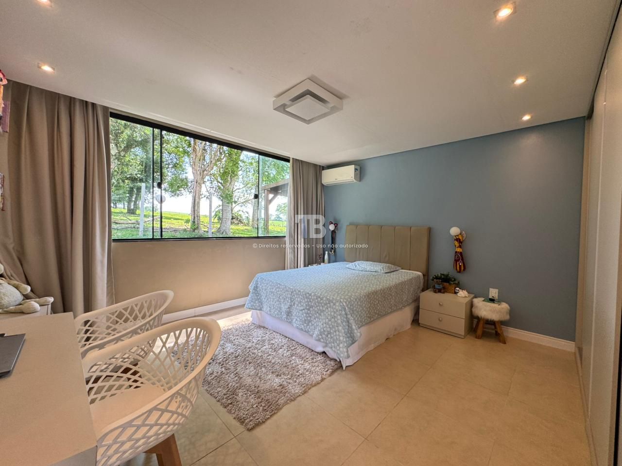 Casa Semimobiliada em Condomínio Fechado