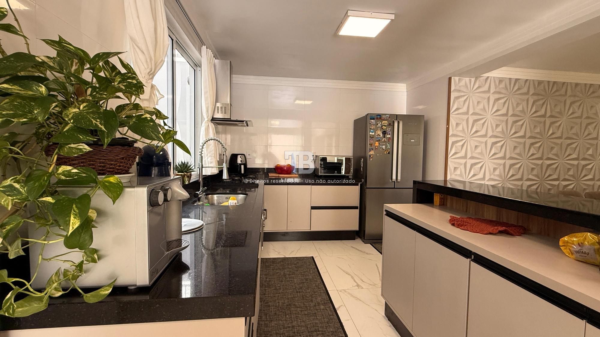 Casa Mobiliada à Venda