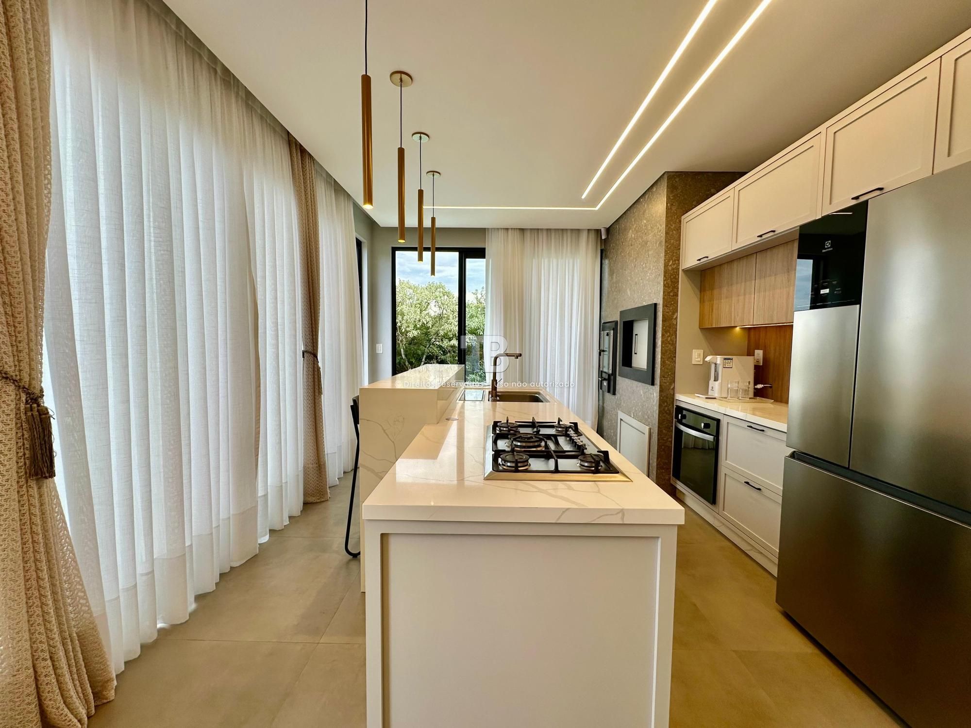 Casa Semimobiliada com Piscina