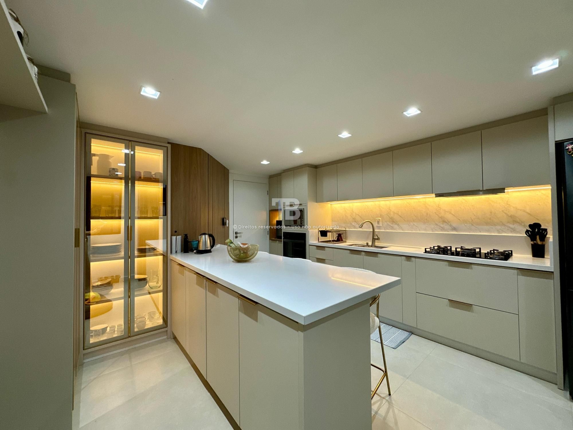 Apartamento Mobiliado à Venda