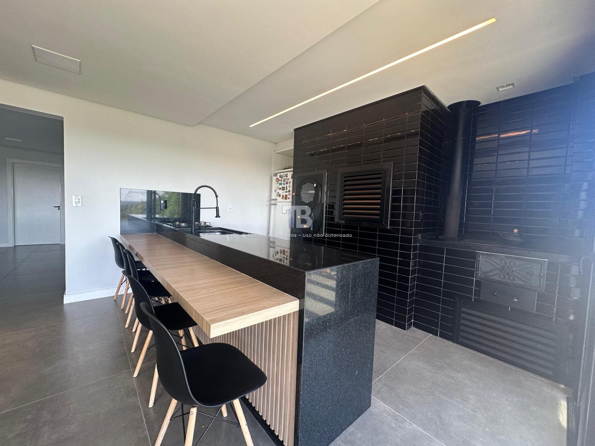 Casa Mobiliada em Condomínio Fechado