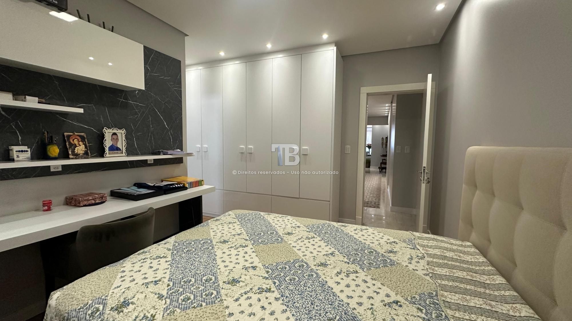 Apartamento Semimobiliado no Centro
